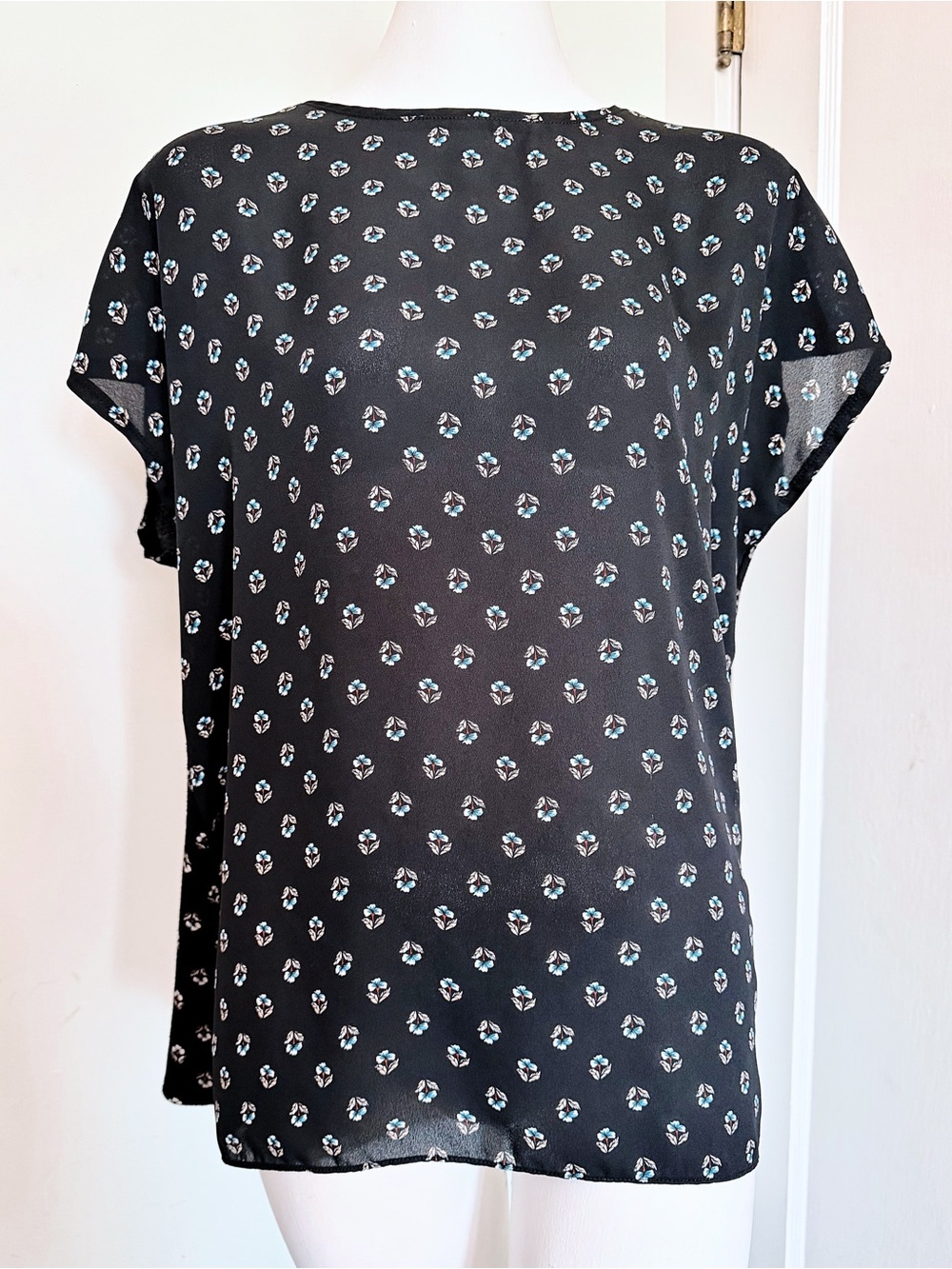 LOFT Black Blue Floral Criss Cross Back Blouse Top Size Medium EUC